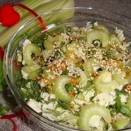 Легкий салат с куриной грудкой и сельдереем