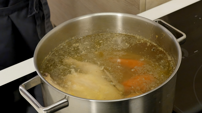 Фото шага рецепта Куриный суп из базарной курицы с домашней лапшой 126509 шаг 6