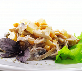 Фотография рецепта Фруктовый куриный салат с ананасами и кокосом