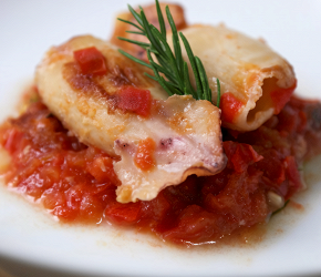 Фотография рецепта Кальмары, тушеные с помидорами и розмарином