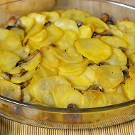 Картофель с грибами в сливках и зеленью