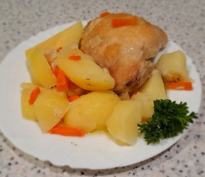 Фотография рецепта Молодой картофель в духовке с курицей