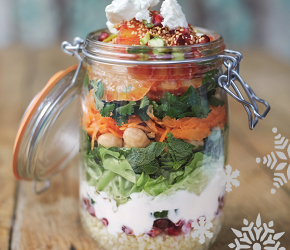 Фотография рецепта Салат из киноа и граната с индивидуальной подачей