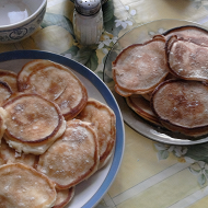 Кефирные оладьи с яблоками