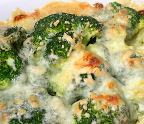 Фотография рецепта Запеканка из куриного фарша с капустой брокколи, яйцами и сыром