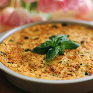 Фриттата из кабачков и моркови с оливками