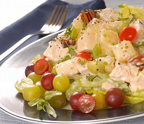 Фотография рецепта Куриный салат с виноградом, орехами и каперсами