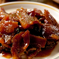 Фотография рецепта Schmaltz and Gribenes (хрустящие кусочки куриной кожи с жареным луком) автор Ольга Худина