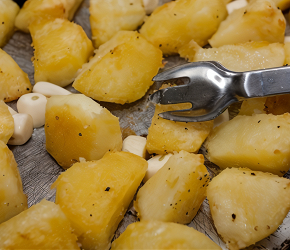 Фотография рецепта Запеченный картофель с чесноком и лимоном