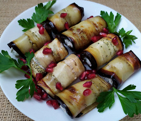 Фотография рецепта Рулетики из баклажанов с творожным сыром и грецкими орехами