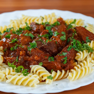 Паста с филе индейки, маринованным в пиве