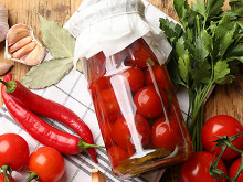 Маринованные помидоры: точные пропорции маринада и ошибки, которые портят заготовки