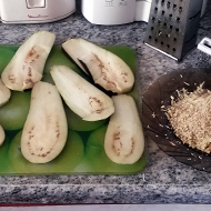 Рулеты из баклажанов с сыром и грецкими орехами