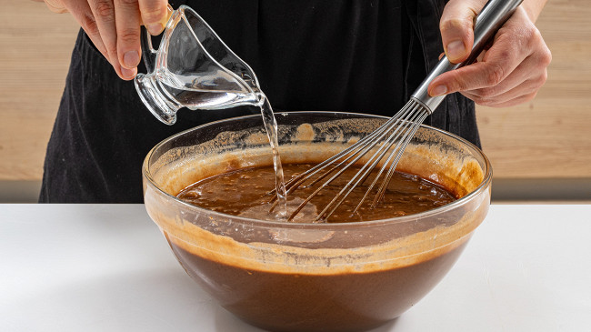 Фото шага рецепта Шоколадный пирог без яиц 175431 шаг 6