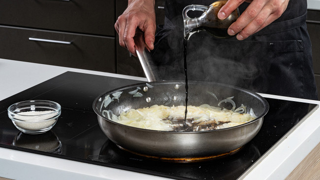 Фото шага рецепта Печеночный торт «Наполеон» 192371 шаг 4
