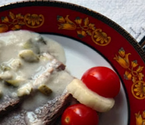 Фотография рецепта Вареная говядина с соусом из хрена