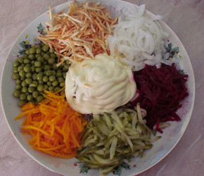 Фотография рецепта Салат с жареным картофелем, свеклой и мясом