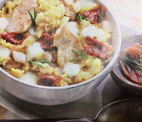 Фотография рецепта Кукурузная каша с индейкой, вялеными помидорами и сулугуни