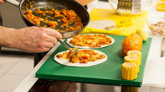 Фото шага рецепта Энчилада с зерновым творогом и курицей 93970 шаг 4