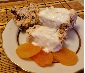 Фотография рецепта Творожная запеканка с курагой и черносливом