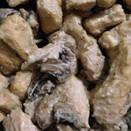 Куриная грудка с шампиньонами в сметанном соусе