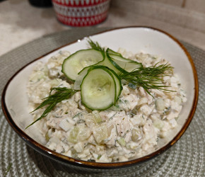 Фотография рецепта Оливье со свежим огурцом и курицей