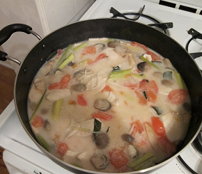 Фотография рецепта Тайский суп том-кха с кокосовым молоком и морепродуктами