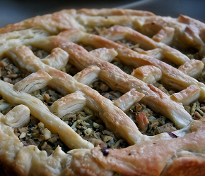 Фотография рецепта Открытый пирог с курицей, капустой и шпинатом