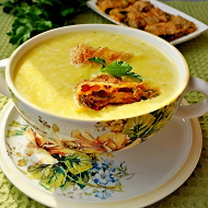 Крем-суп из тыквы с сырными рулетами