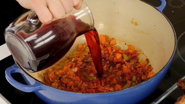 Фото шага рецепта Итальянское мясное рагу кода алла ваччинара 124972 шаг 6