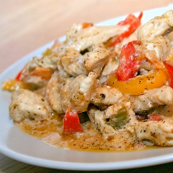 Свинина с овощами, тушеная в сливках