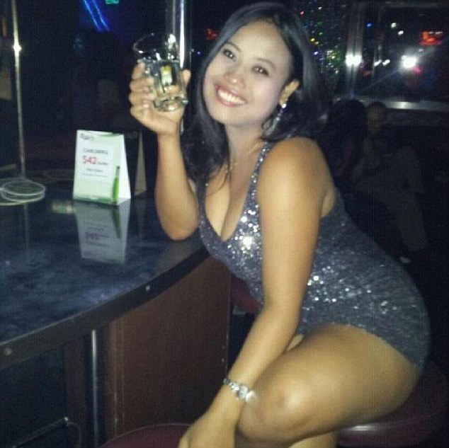 Wasp fist full of diamonds Solo big boob women