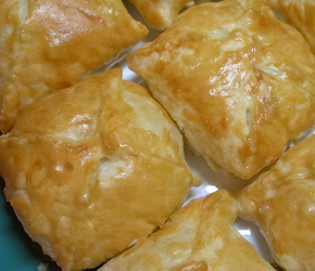 Фотография рецепта Курица с овощами в конверте из слоеного теста