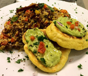 Фотография рецепта Кускус с запеченными овощами и оладьями из кукурузной муки и соусом из авокадо
