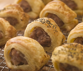 Фотография рецепта Сосиски в тесте с кунжутом и маком