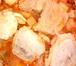 Фотография рецепта Мясо на овощной подушке в духовке
