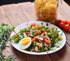 Фотография рецепта Холодный салат с пастой пенне и курицей