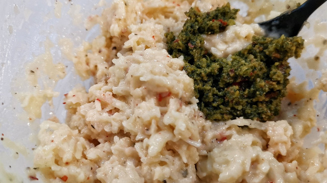 Фото шага рецепта Сырно-чесночная закуска из кабачка с кедровыми орешками 152378 шаг 5