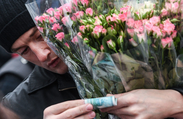  Россияне заказали женщинам портреты и&nbsp;фаер-шоу&nbsp;на&nbsp;8&nbsp;марта 