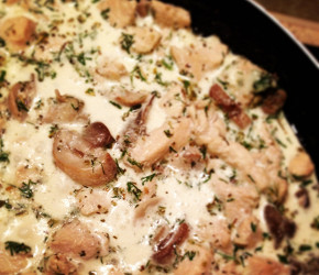 Фотография рецепта Куриное филе с грибами и сливками