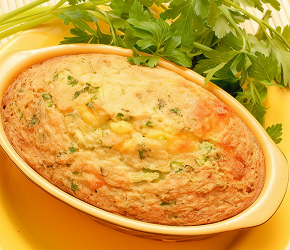 Фотография рецепта Картофельная запеканка с курицей, грибами и зеленым горошком