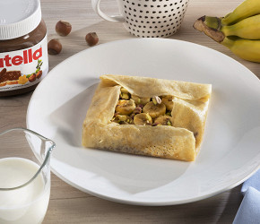 Фотография рецепта Блины на кефире с бананом, Nutella® и фисташками