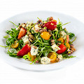 Фотография рецепта Салат с клубникой и фисташками автор Еда