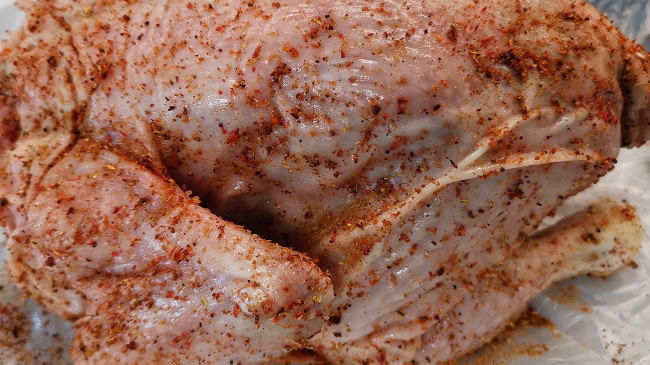 Фото шага рецепта Курица на соли с хрустящей чесночной корочкой 152387 шаг 1