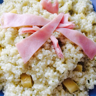 Кускус с сыром и ветчиной
