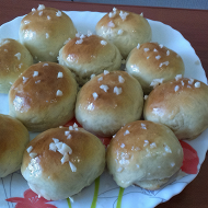Красный борщ с пампушками
