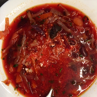 Борщ с черносливом, фасолью и копченой грудинкой