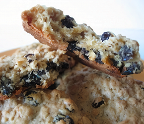Фотография рецепта Мягкое овсяное печенье с изюмом (Chewy oatmeal raisin cookies)