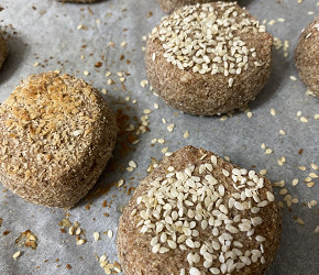 Фотография рецепта Ореховые булочки с кунжутом