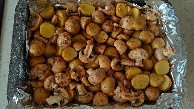 Фото шага рецепта Запеченный картофель с шампиньонами 176369 шаг 10